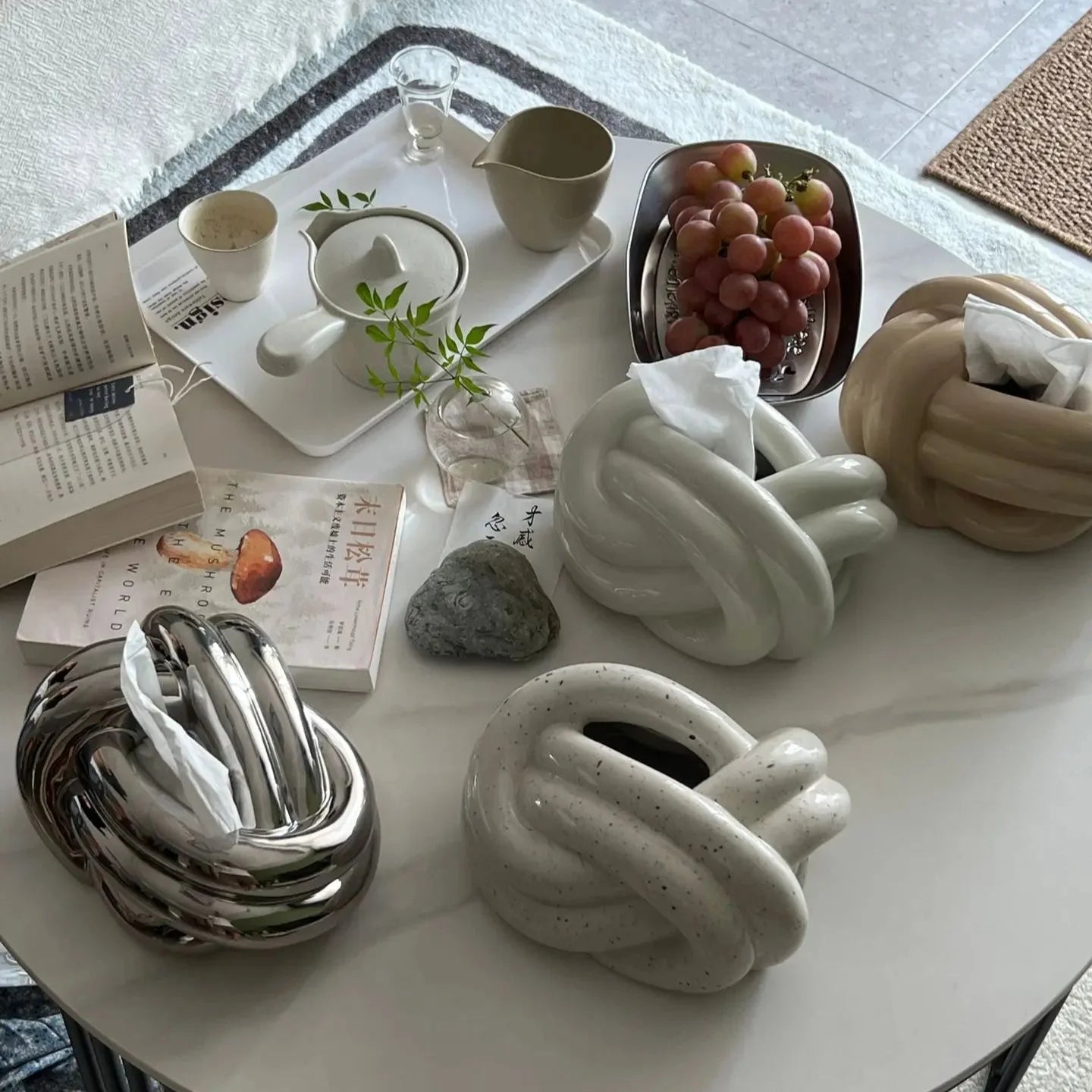 Twist Tissue Holder